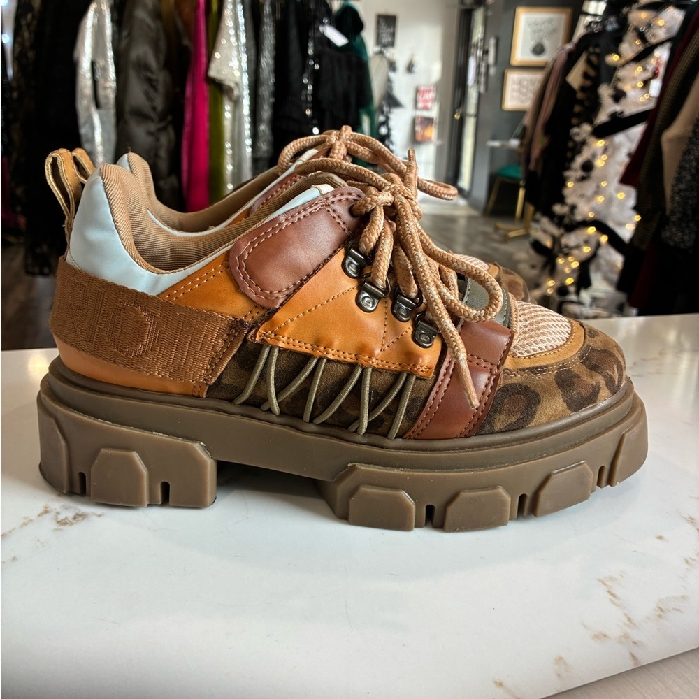Farm Rio Floresta Mixed Media Platform Sneakers in the Caramel color size 7.5 - Picture 2 of 5